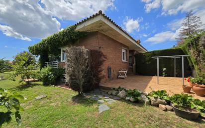 Jardí de Casa o xalet en venda en Canovelles amb Aire condicionat, Calefacció i Terrassa