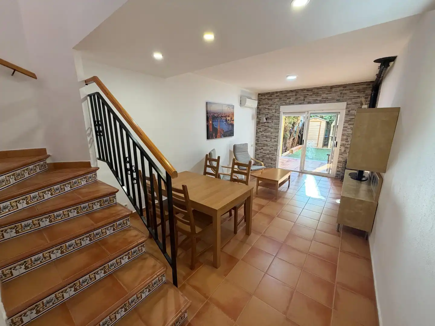 Einfamilien-Reihenhaus zum Verkauf in Dénia mit Klimaanlage, Privatgarten und Terrasse