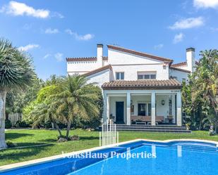 Vista exterior de Casa o xalet en venda en Mont-roig del Camp amb Aire condicionat, Terrassa i Piscina