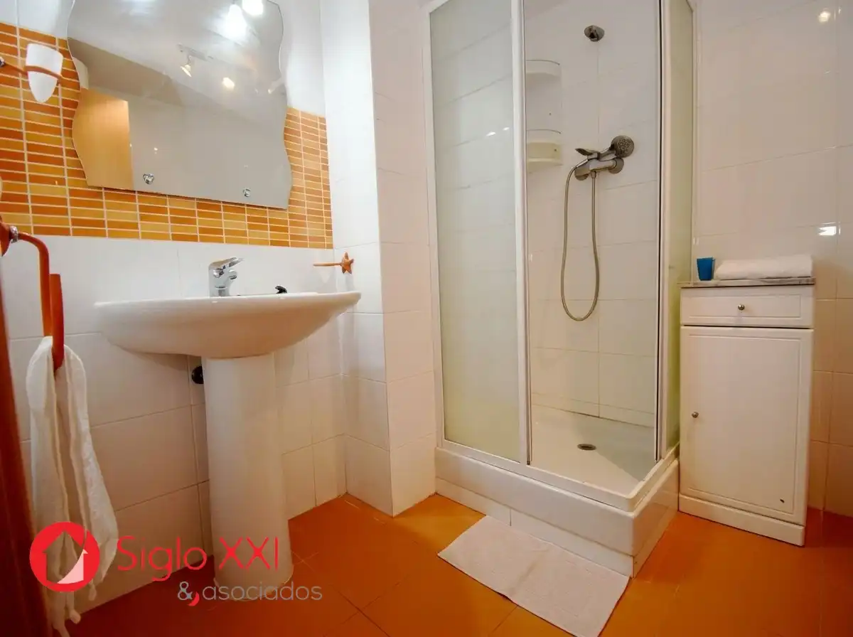 Baño de Piso en venta en Nules con Aire acondicionado, Terraza y Amueblado