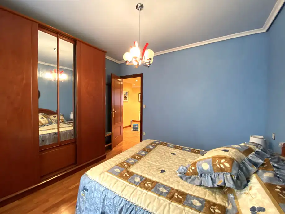 Dormitori de Pis en venda en Vitoria - Gasteiz amb Calefacció, Parquet i Terrassa