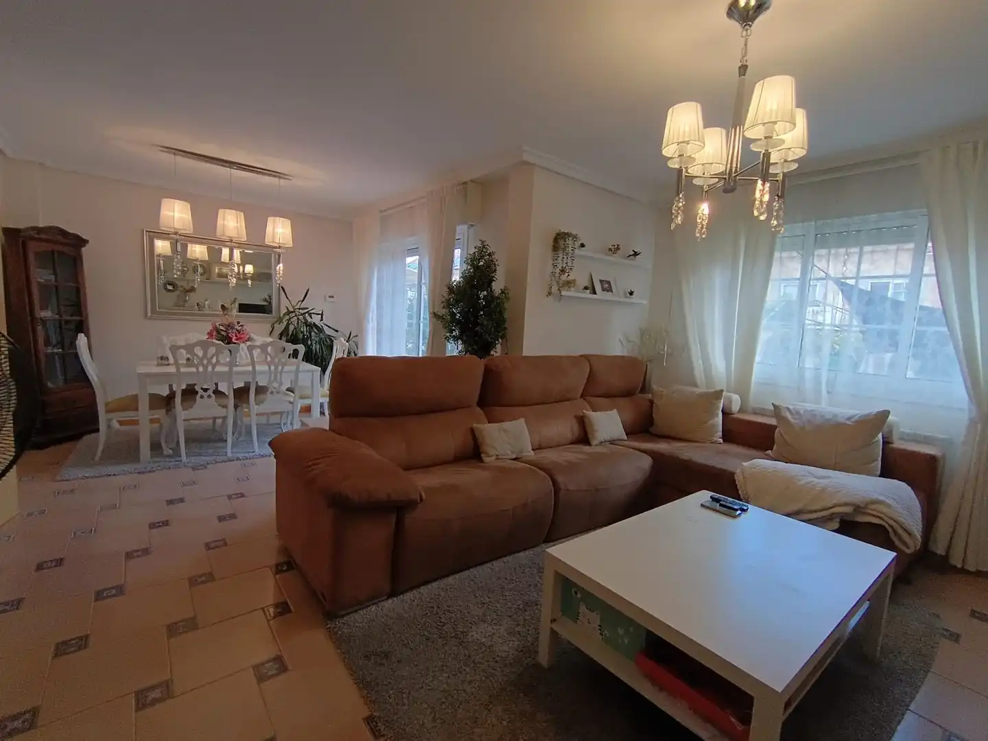 Sala d'estar de Casa o xalet en venda en Arroyo de la Encomienda amb Calefacció