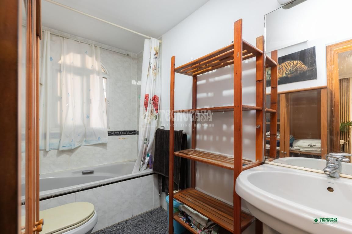 Bany de Pis en venda en  Almería Capital amb Terrassa i Balcó