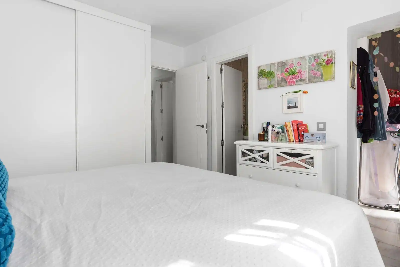 Dormitori de Casa adosada en venda en Torremolinos amb Aire condicionat, Terrassa i Piscina comunitària