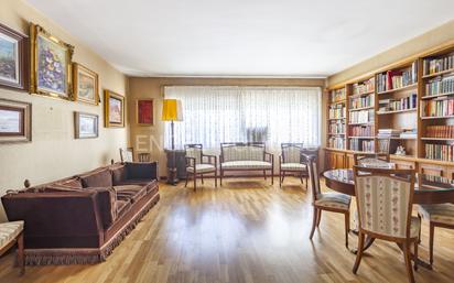 Living room of Flat for sale in  Madrid Capital  with Air Conditioner and Swimming Pool