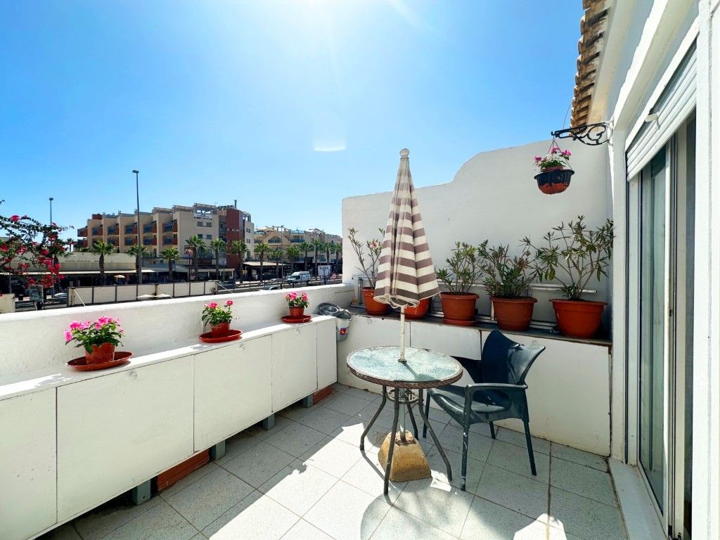 Terrassa de Casa o xalet en venda en Orihuela amb Terrassa, Moblat i Piscina comunitària