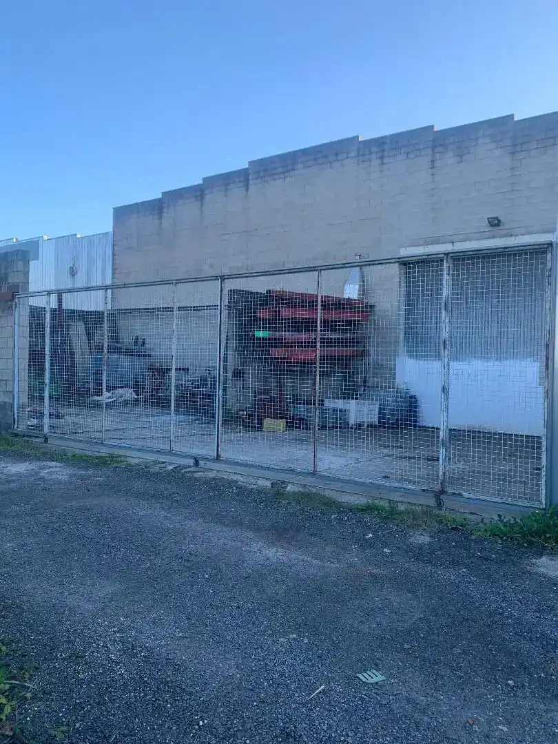 Vista exterior de Nau industrial en venda en Vilanova de Arousa
