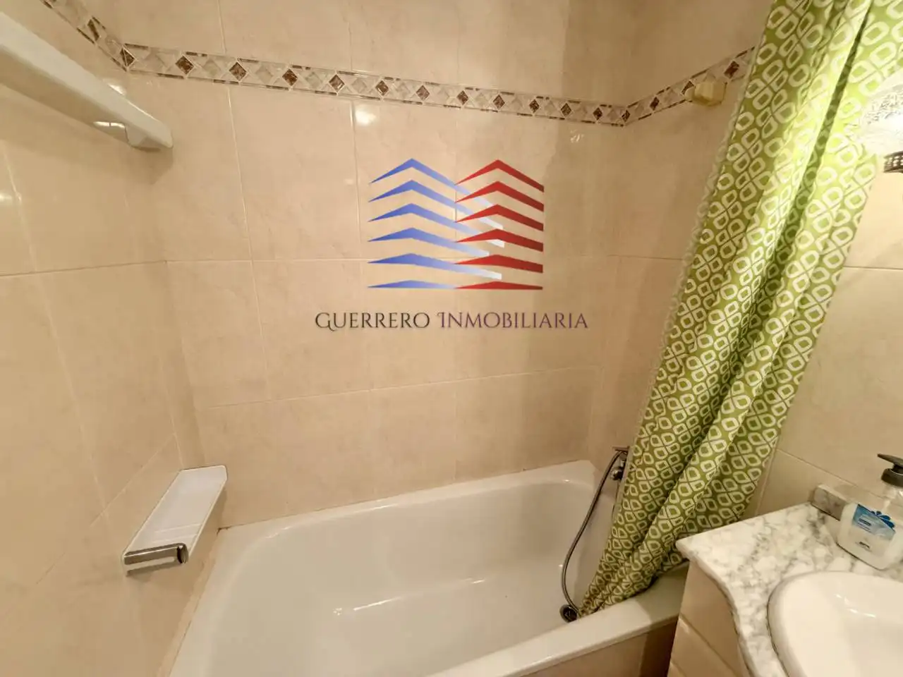 Badezimmer von Wohnungen zur Miete in Ourense Capital  mit Heizung, Parkett und Abstellraum