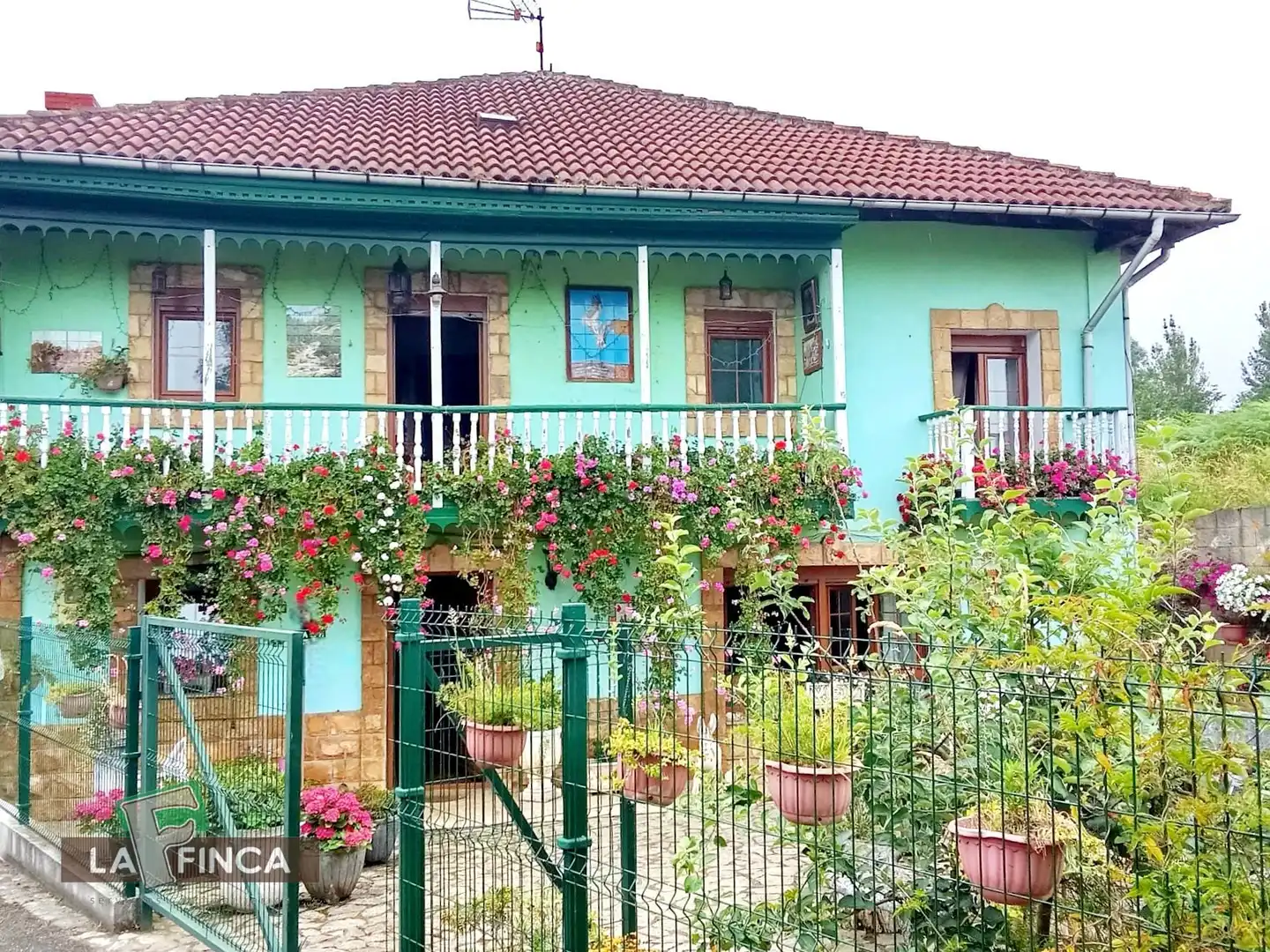 Vista exterior de Casa o chalet en venta en Oviedo  con Calefacción, Terraza y Trastero