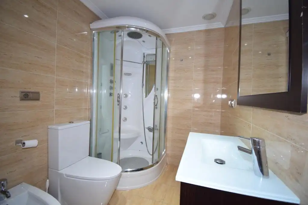 Baño de Apartamento en venta en A Coruña Capital  con Calefacción, Trastero y Amueblado