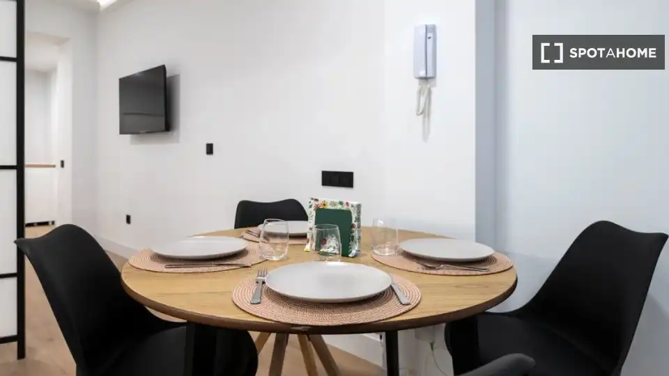 Comedor de Piso de alquiler en Madrid con Aire acondicionado, Calefacción y Amueblado