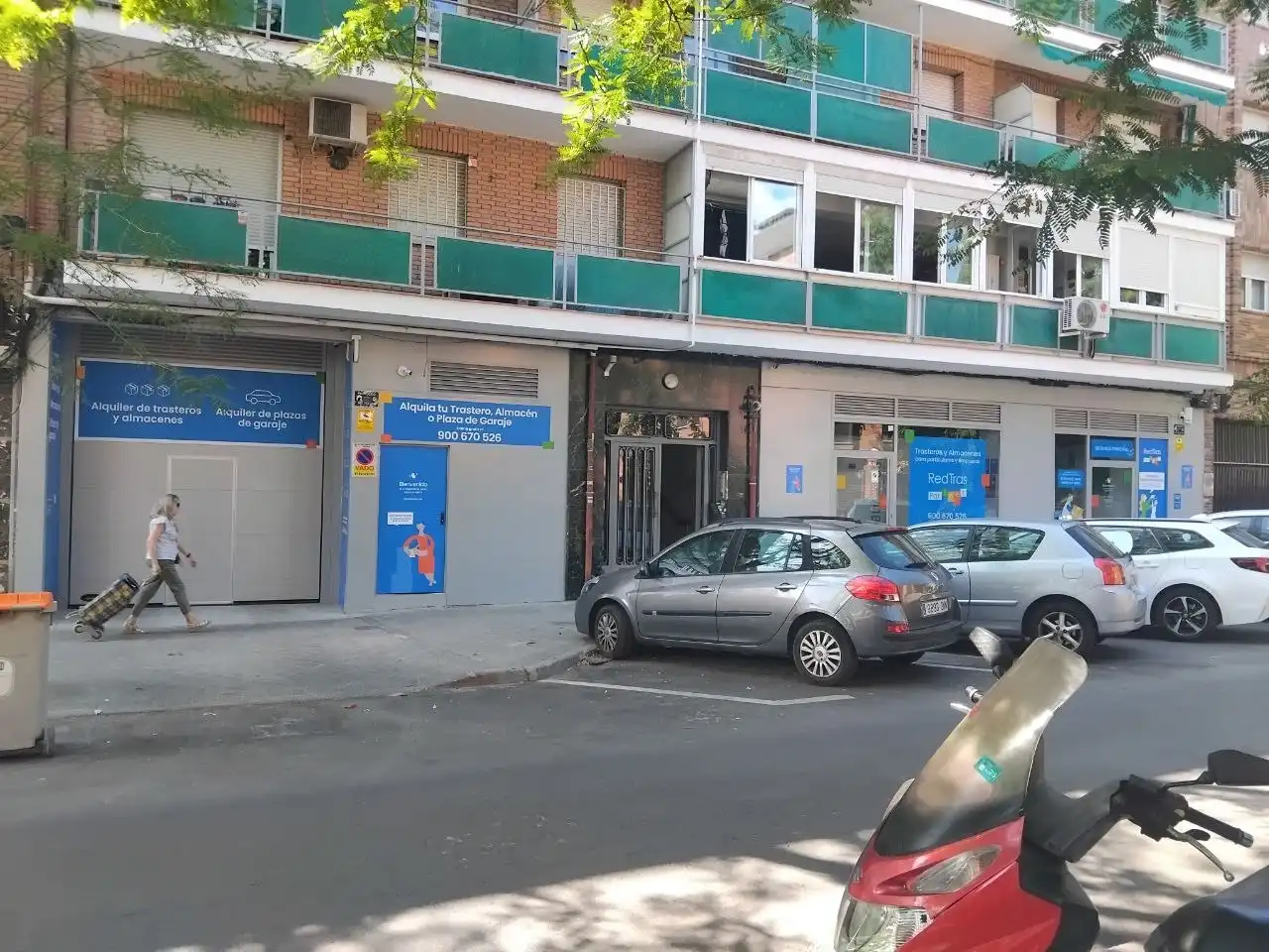 Außenansicht von Garage zur Miete in Madrid mit Alarm