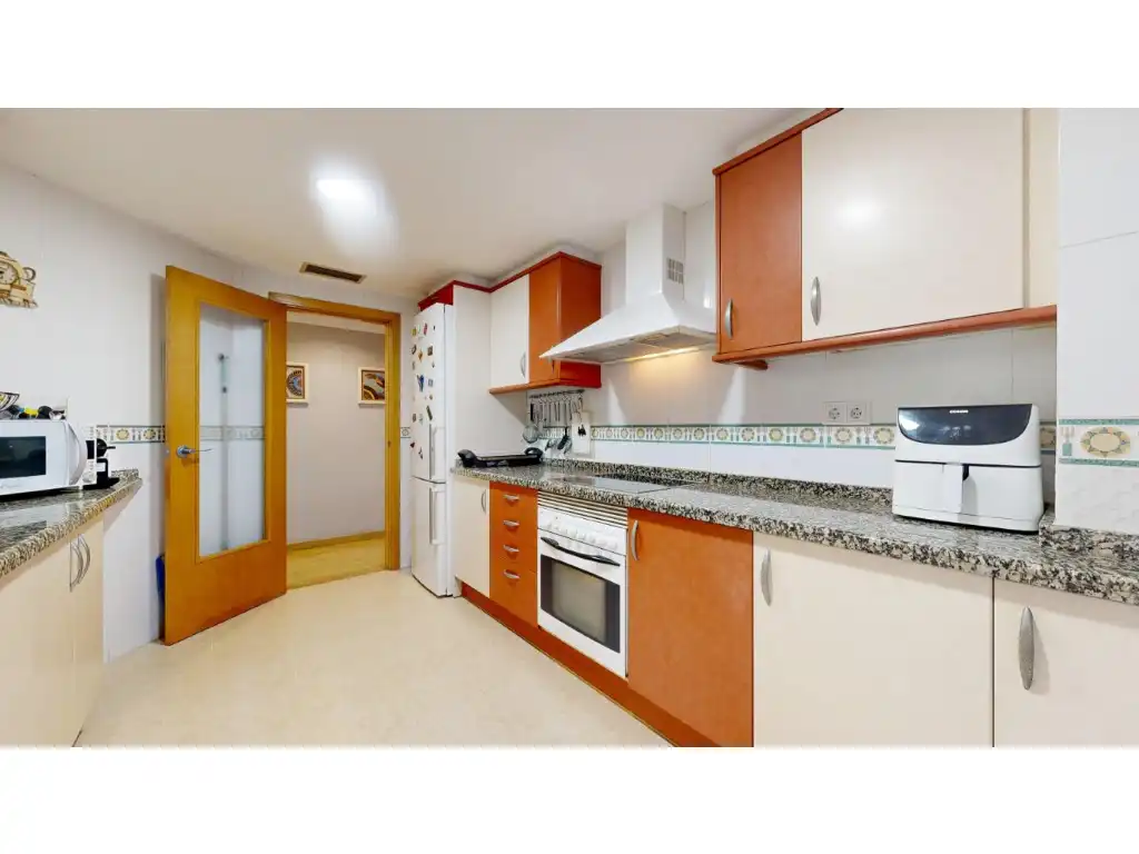 Kitchen of Flat for sale in Valencia  with Air Conditioner, Terrace and Community pool