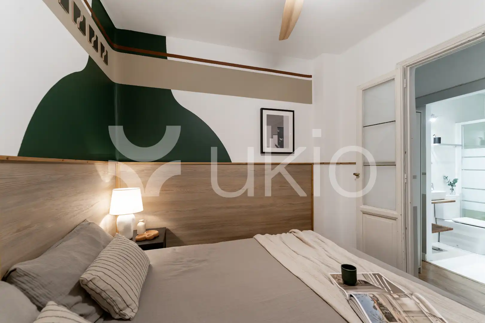 Dormitori de Apartament de lloguer en Madrid amb Aire condicionat, Calefacció i Moblat