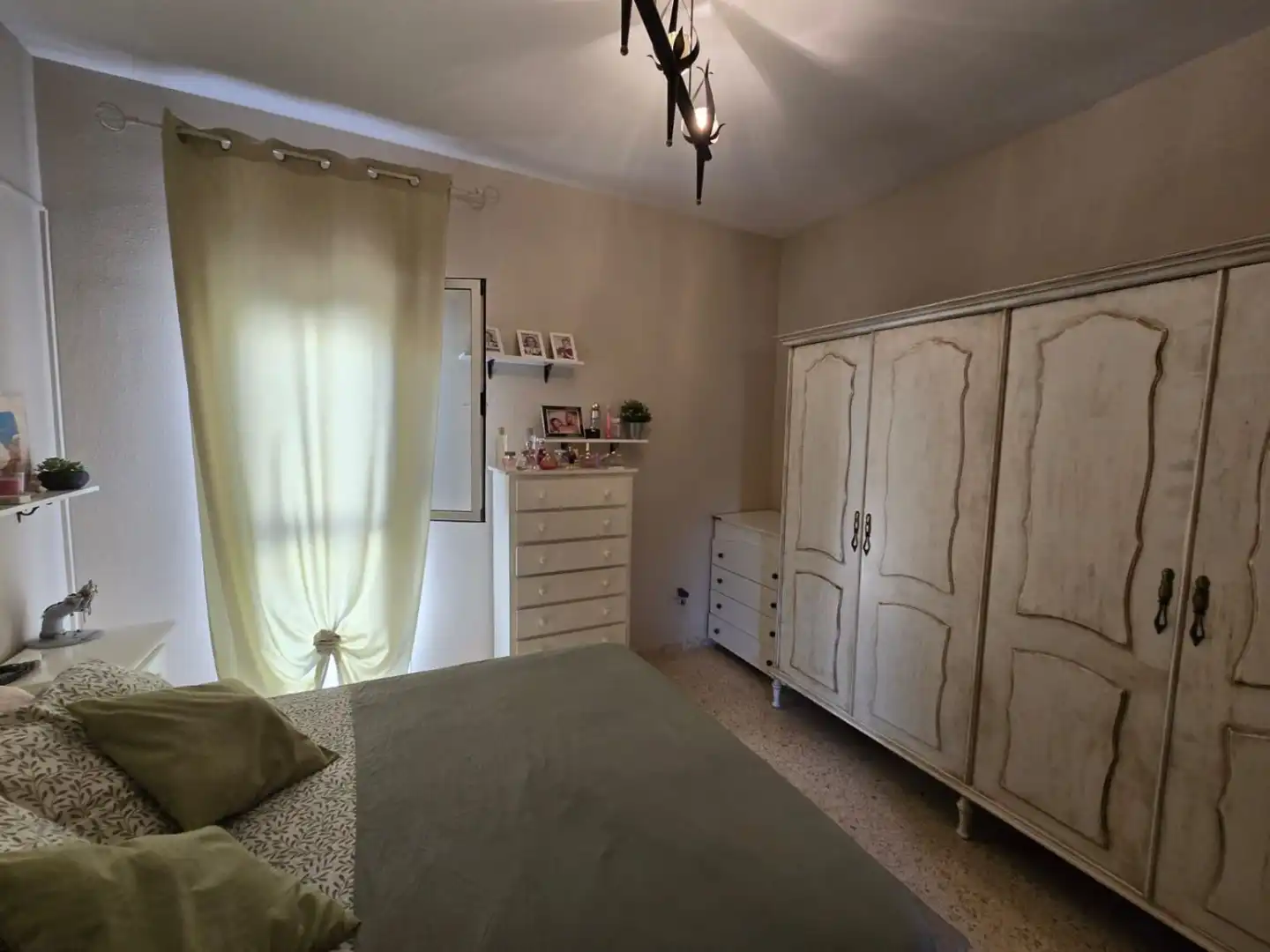 Dormitori de Casa o xalet en venda en Alcalá de Guadaira amb Terrassa i Traster