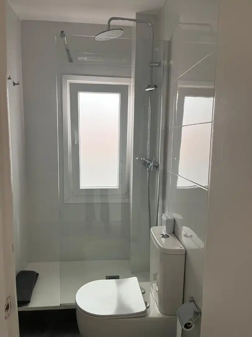 Bathroom of Flat for rent in Zaragoza  with Heating, Furnished and Oven
