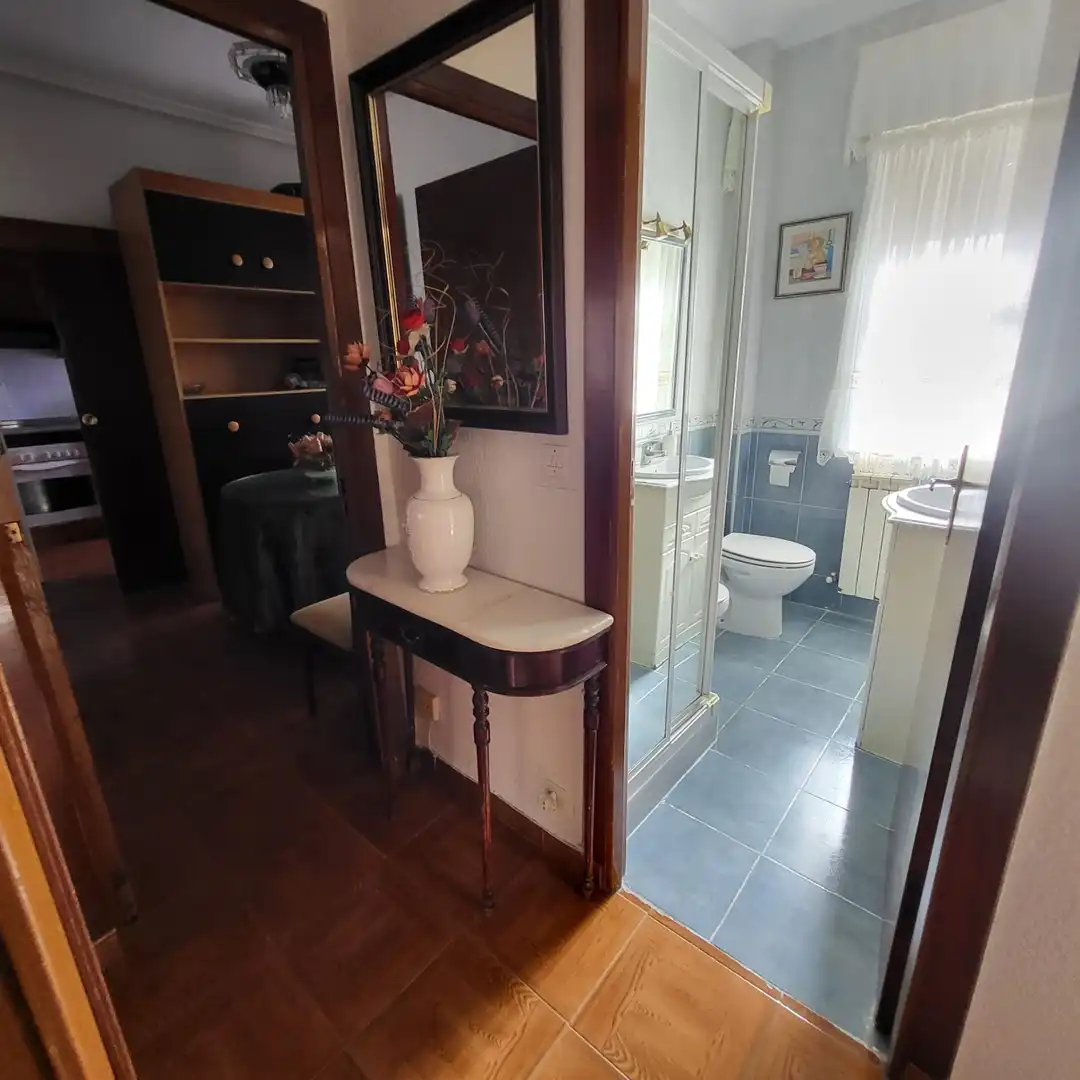 Baño de Piso de alquiler en Ávila con Calefacción, Terraza y Amueblado