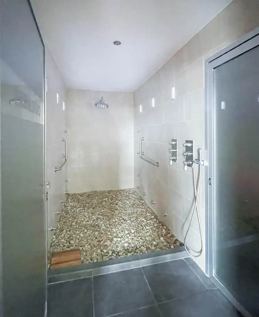 Baño de Local de alquiler en Oliva con Aire acondicionado y Amueblado
