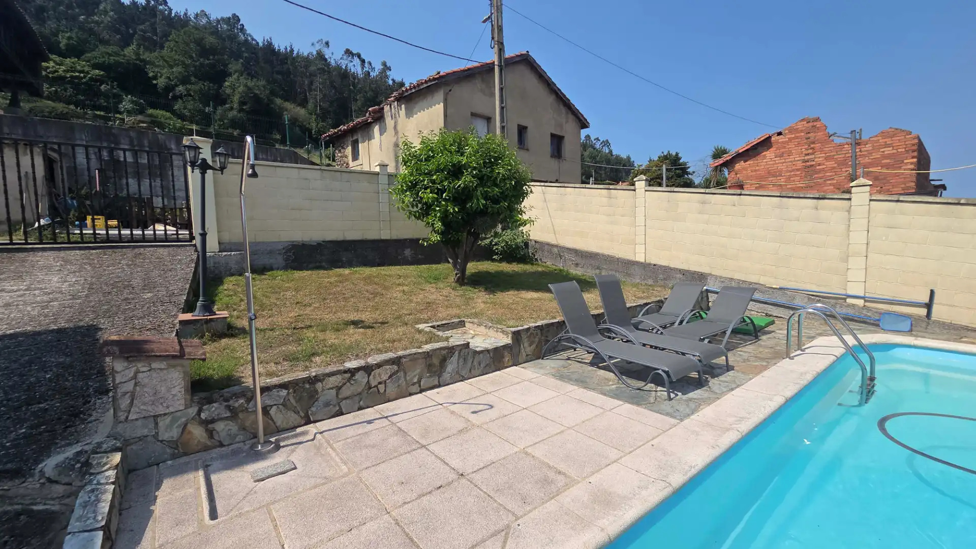 Piscina de Casa o xalet en venda en Pravia amb Calefacció, Jardí privat i Terrassa
