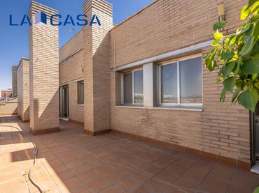 Àtic amb piscina en venda a Calle Estrella Denébola