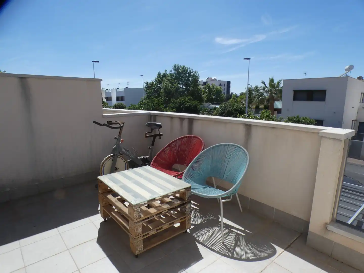 Terrasse von Einfamilien-Reihenhaus zum Verkauf in San Pedro del Pinatar mit Klimaanlage, Privatgarten und Terrasse