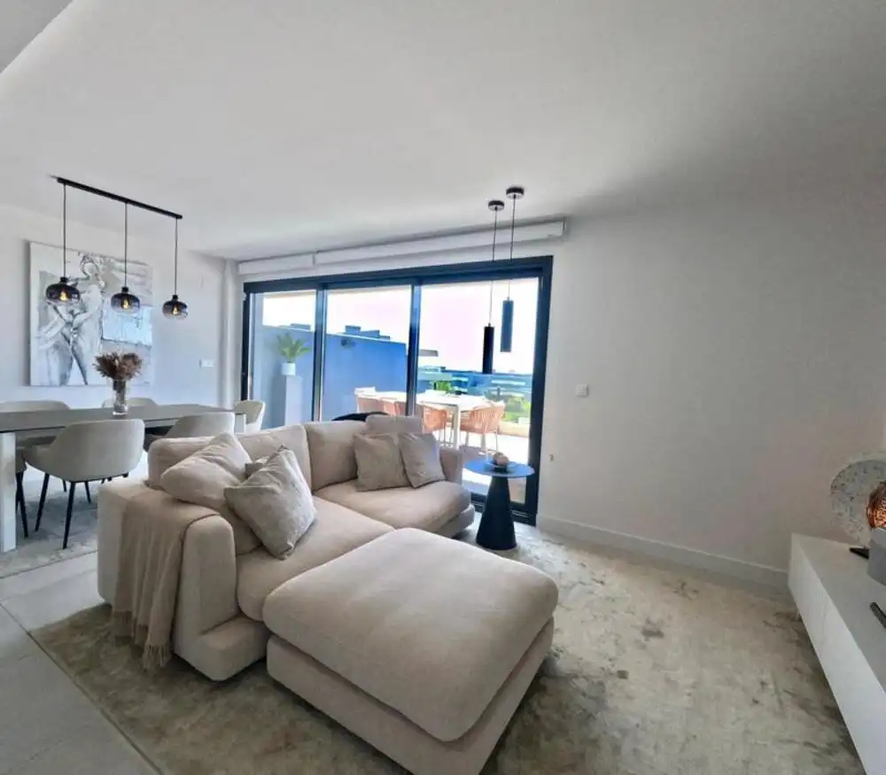 Sala d'estar de Apartament de lloguer en Estepona amb Aire condicionat, Terrassa i Traster