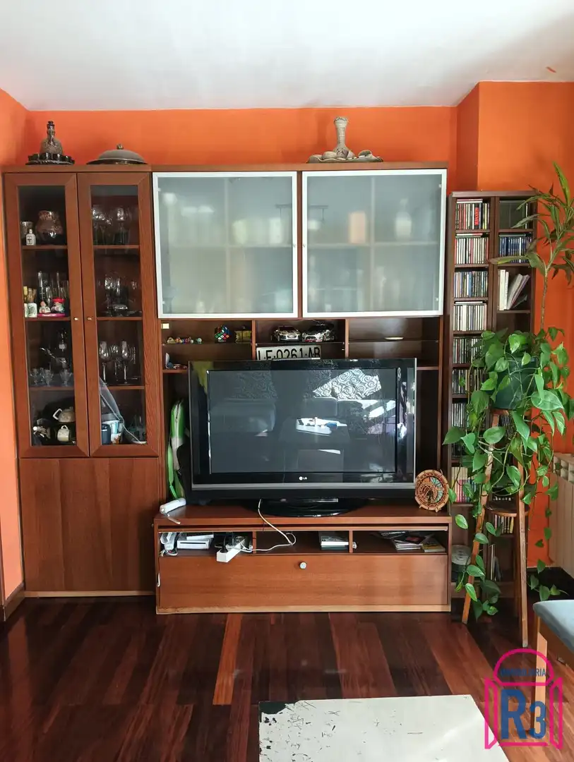 Sala d'estar de Dúplex en venda en San Andrés del Rabanedo amb Calefacció, Traster i Moblat