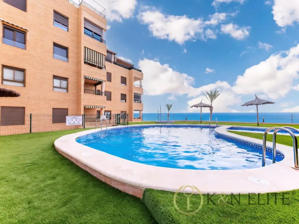 Wohnung mit Pool zum Verkauf in Calle Mariners Dels 1