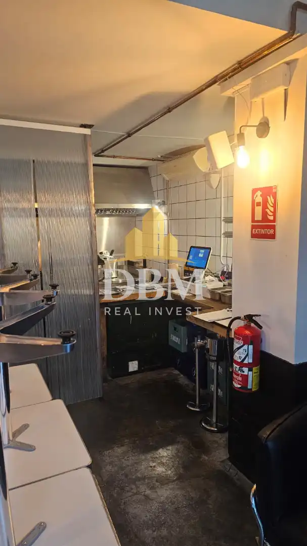 Cuina de Local en traspas en Barcelona amb Aire condicionat, Calefacció i Terrassa