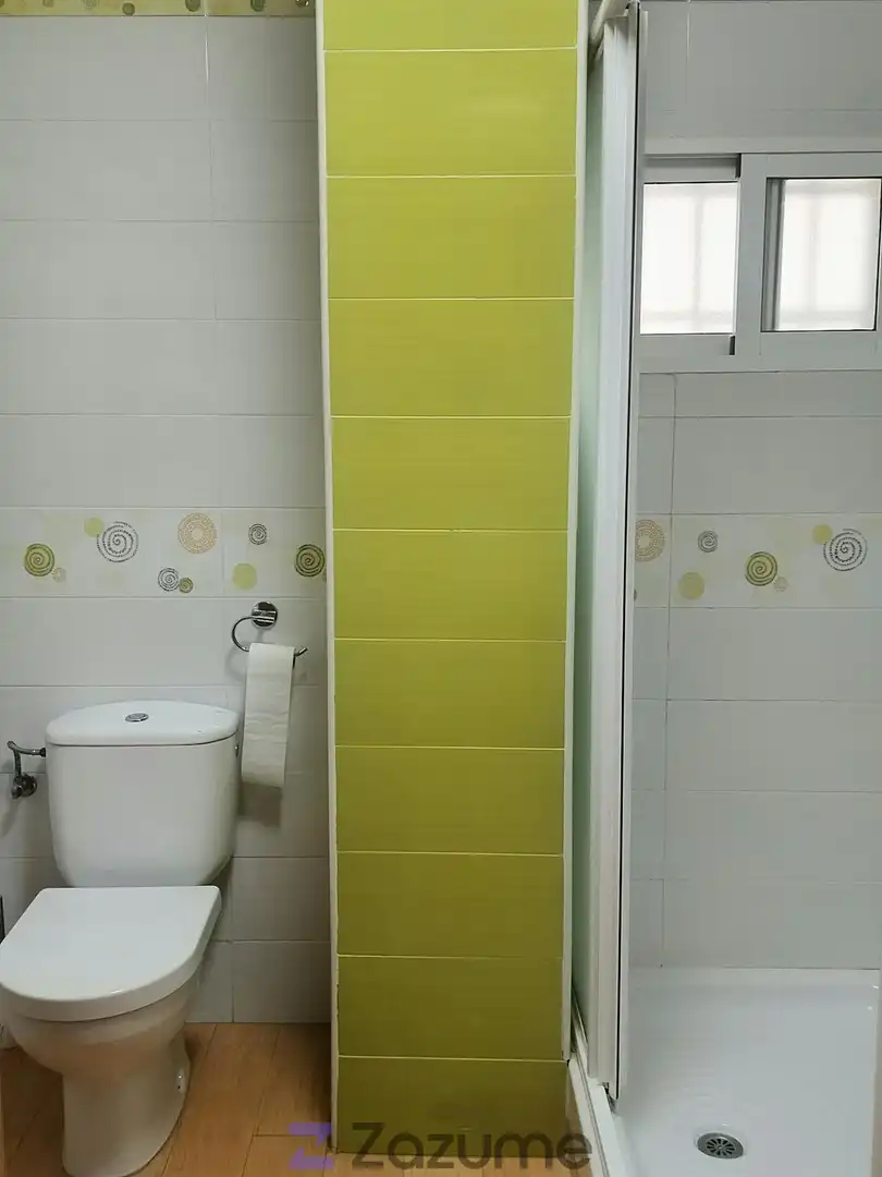 Badezimmer von Wohnung zur Miete in Sevilla mit Klimaanlage, Heizung und Möbliert