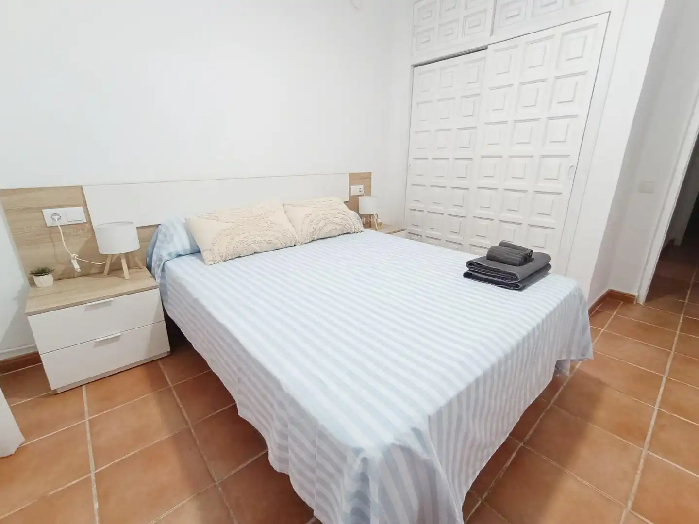 Dormitori de Casa adosada de lloguer en Dénia amb Aire condicionat, Calefacció i Jardí privat