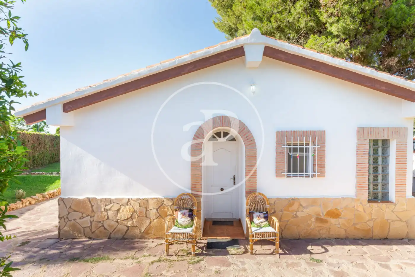 Vista exterior de Casa o xalet en venda en Riba-roja de Túria amb Calefacció, Jardí privat i Terrassa