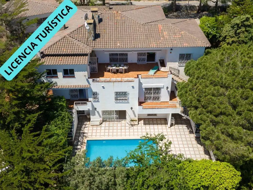 Detached house with terrace for sale in Almadrava - Canyelles - Puig-Rom