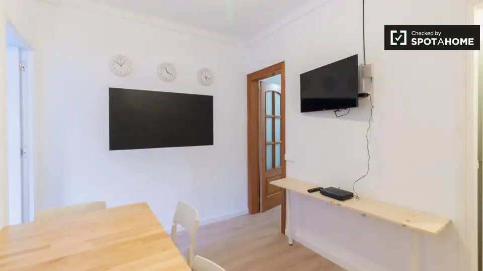 Comedor de Piso de alquiler en Barcelona con Aire acondicionado, Calefacción y Amueblado