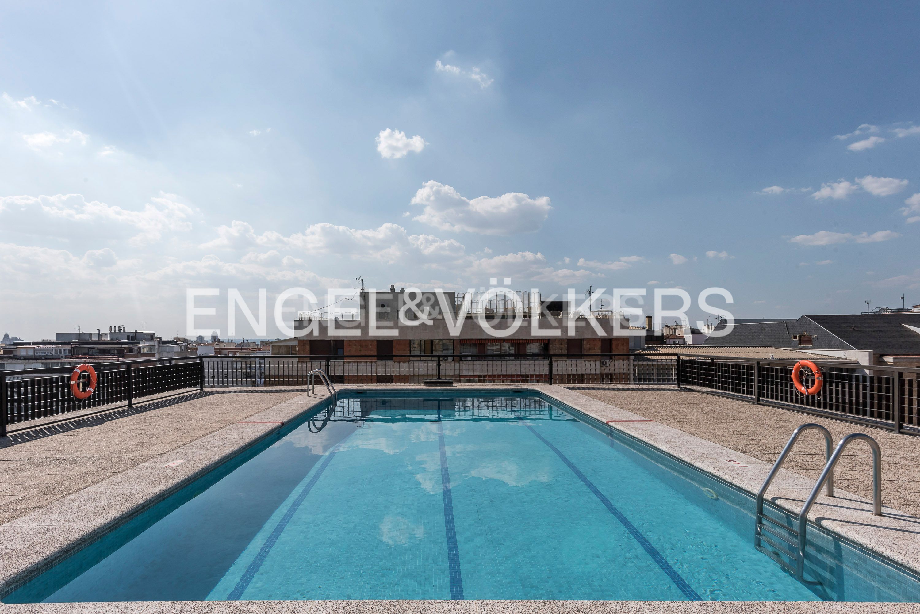 Piscina de Apartament en venda en  Madrid Capital amb Aire condicionat, Calefacció i Piscina