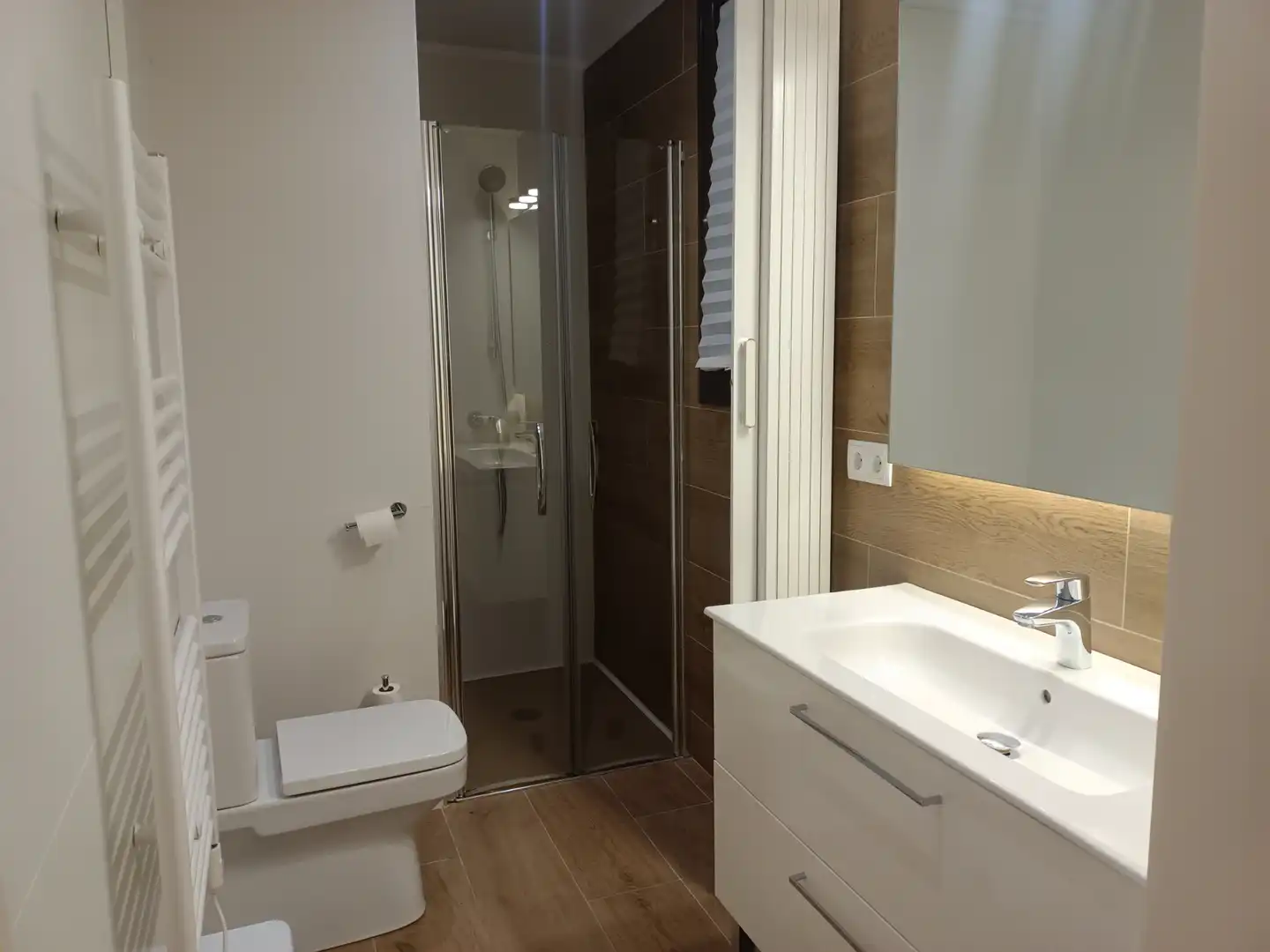 Bany de Apartament de lloguer en Lleida amb Aire condicionat, Calefacció i Moblat