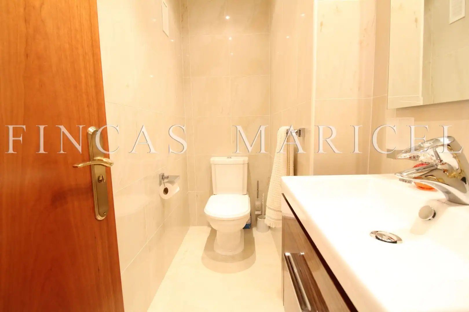Badezimmer von Dachboden zum Verkauf in Sitges mit Klimaanlage, Heizung und Terrasse