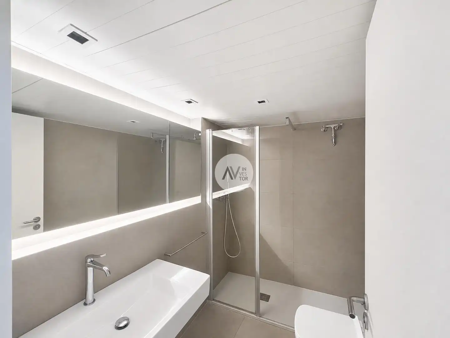 Baño de Apartamento en venta en Barcelona con Aire acondicionado, Calefacción y Jardín privado