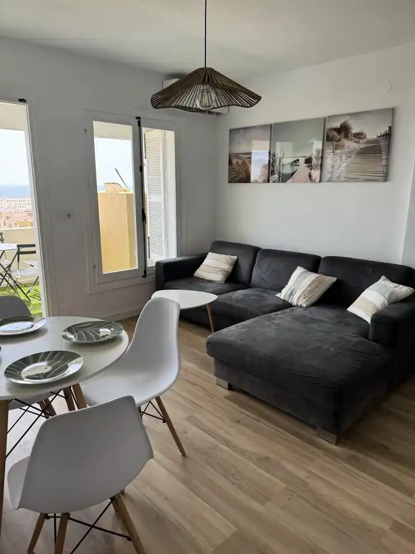 Wohnzimmer von Wohnung zur Miete in Garrucha mit Klimaanlage, Privatgarten und Parkett
