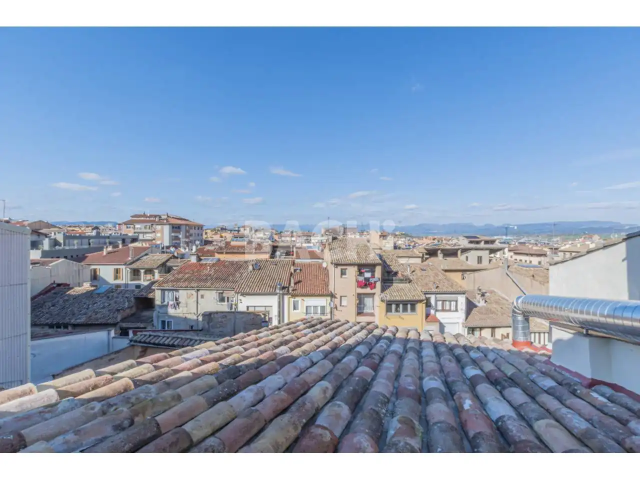 Vista exterior de Dúplex en venda en Vic amb Calefacció, Parquet i Terrassa