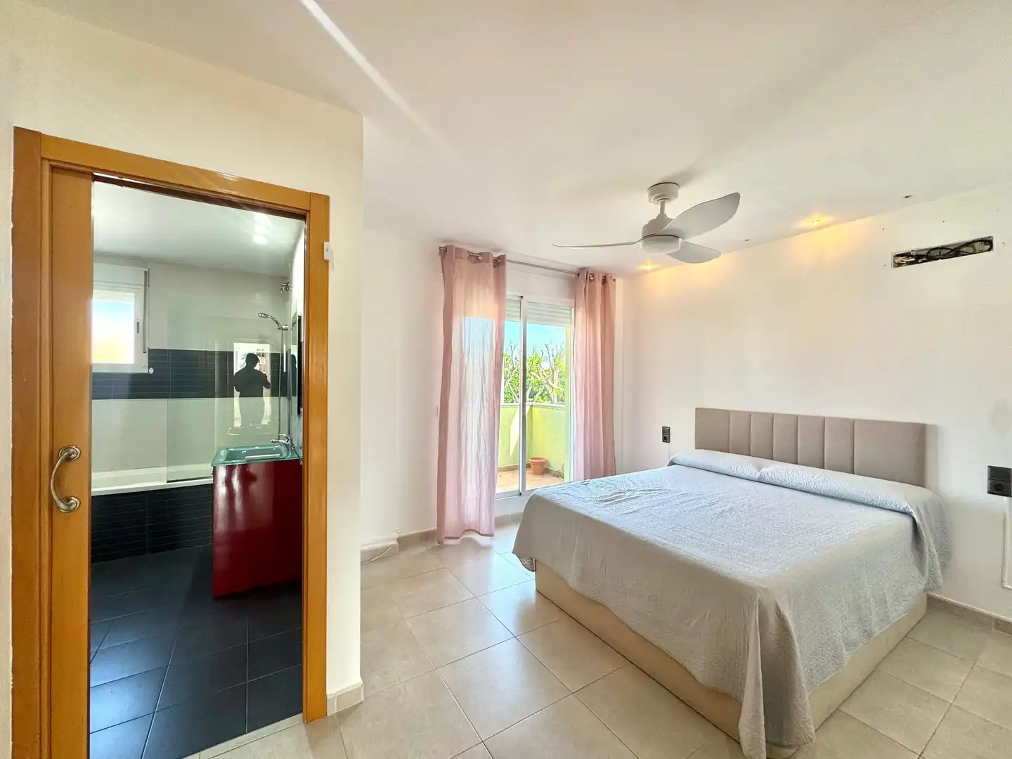 Habitación de Casa adosada en venta en Almoines con Aire acondicionado, Terraza y Balcón