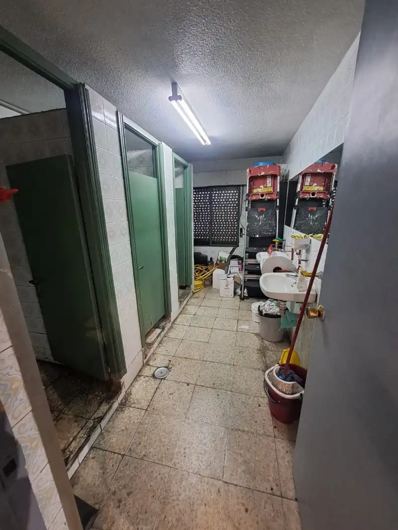 Baño de Nave industrial en venta en Humanes de Madrid con Calefacción