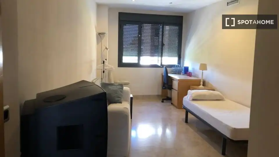 Habitación de Piso para compartir en Valencia con Aire acondicionado, Calefacción y Amueblado
