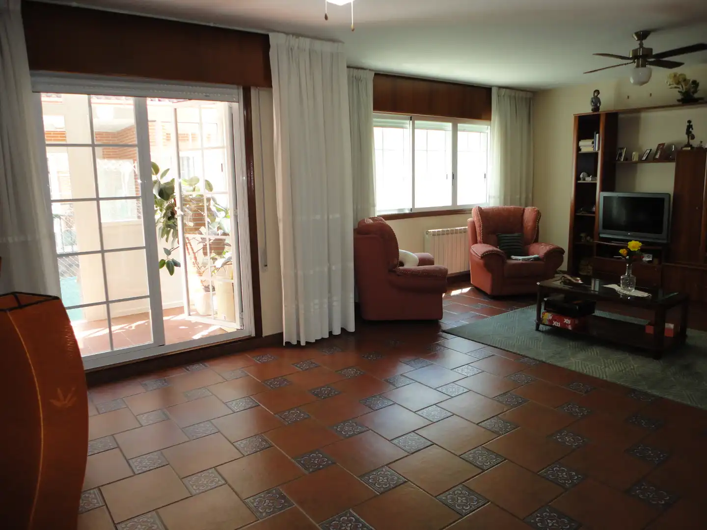 Sala de estar de Casa adosada en venta en Arroyo de la Encomienda con Calefacción, Jardín privado y Parquet