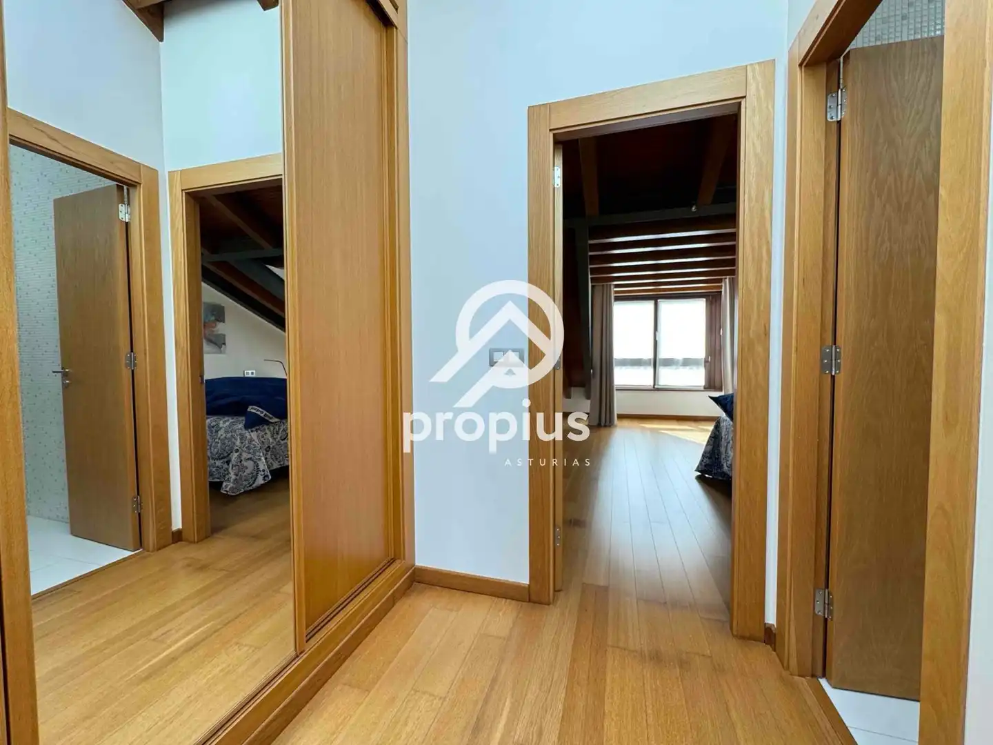 Schlafzimmer von Einfamilien-Reihenhaus zum Verkauf in Llanes mit Heizung und Möbliert
