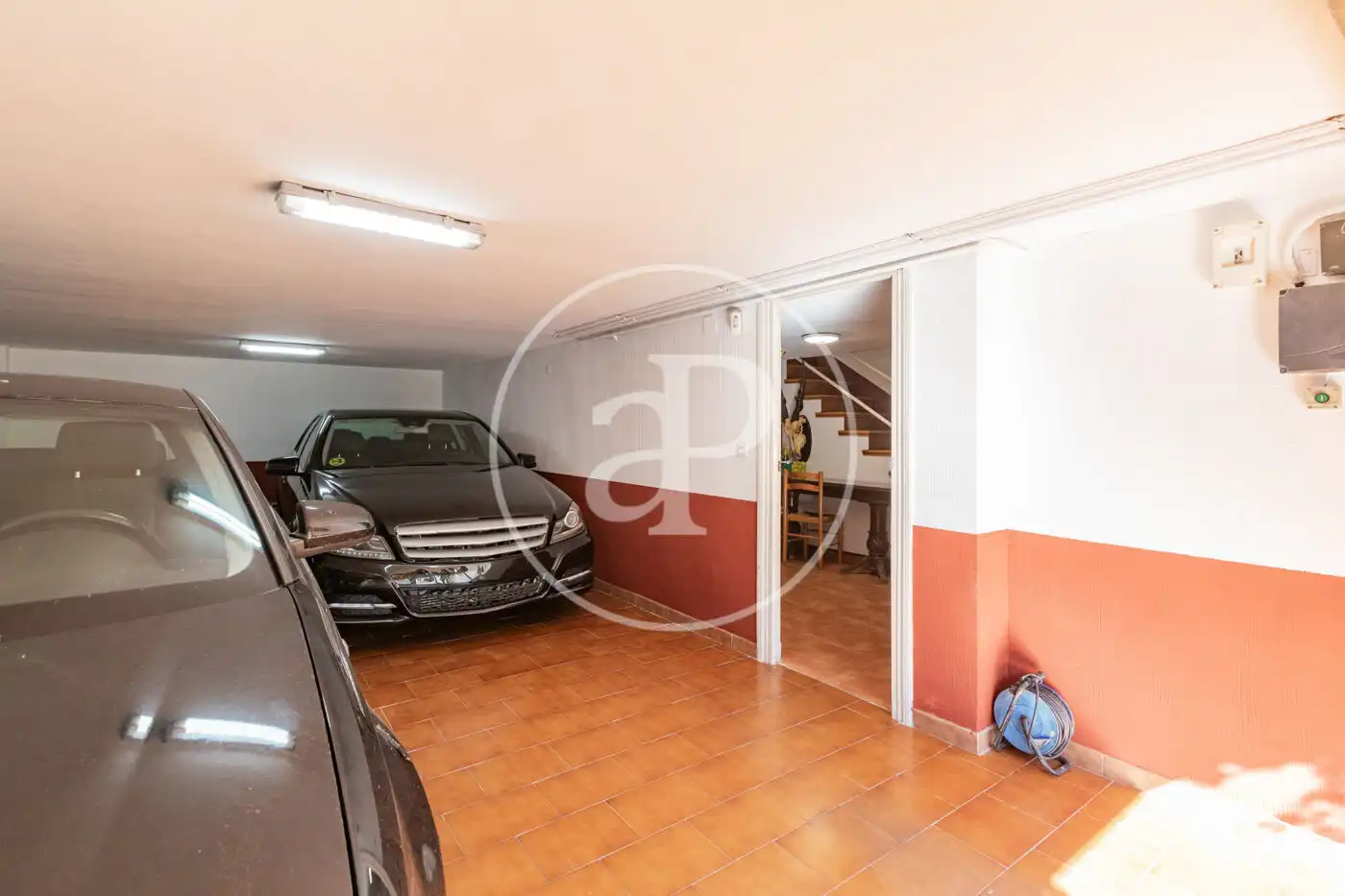 Parking de Casa adosada en venta en Madrid con Aire acondicionado, Calefacción y Jardín privado