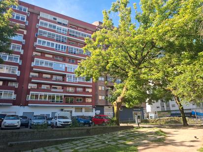 Vista exterior de Pis en venda en Vigo  amb Calefacció, Traster i Balcó