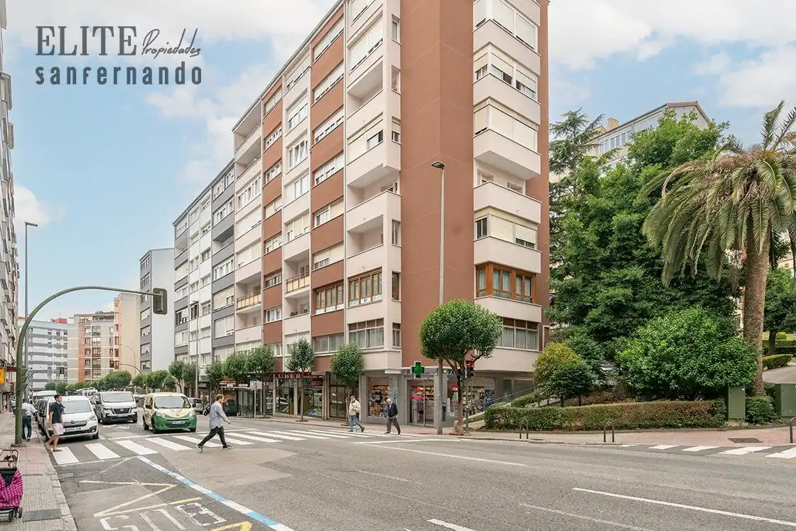 Außenansicht von Wohnung zum Verkauf in Santander mit Parkett
