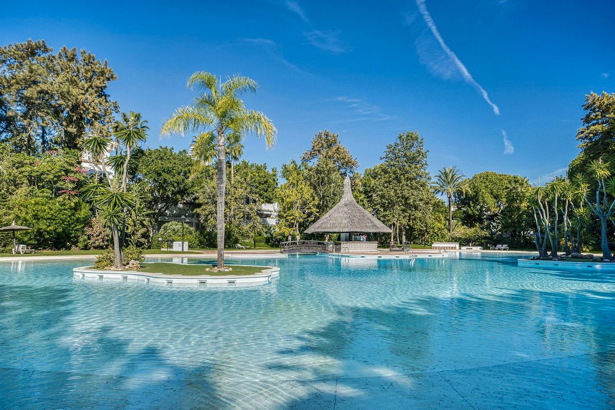 Piscina de Àtic en venda en Estepona amb Aire condicionat, Traster i Moblat