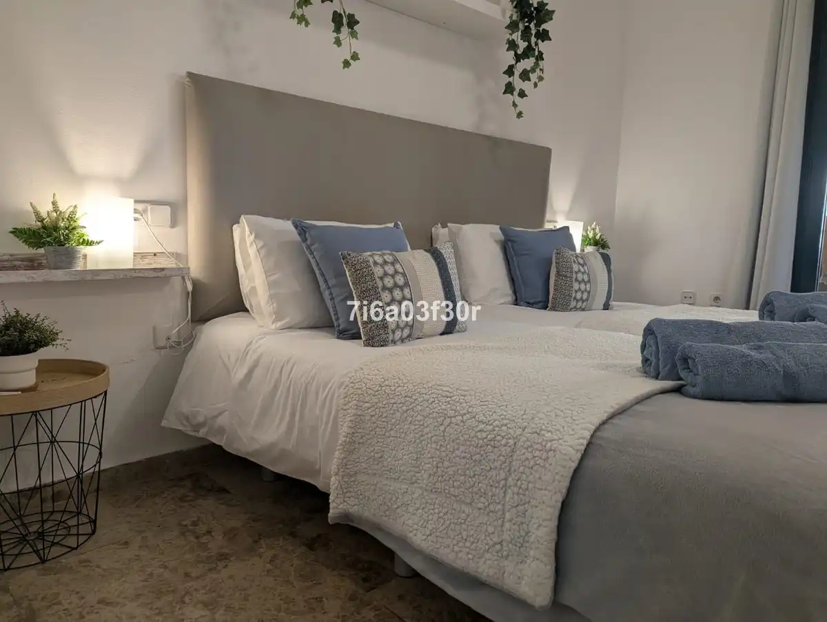 Schlafzimmer von Wohnungen zum Verkauf in Marbella mit Heizung, Privatgarten und Terrasse